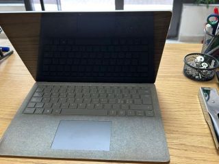 shitet-laptop-microsoft-surface-2